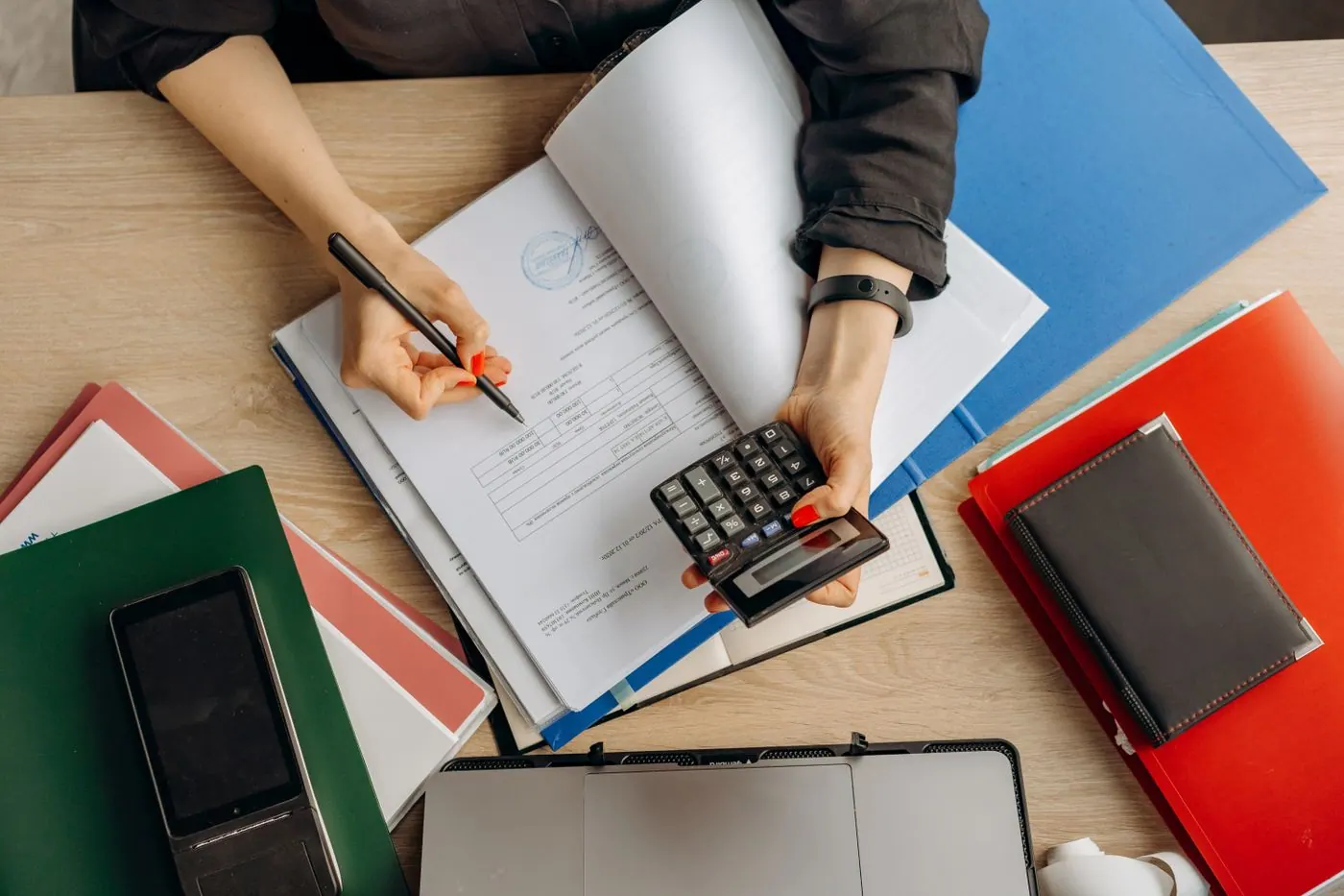 Financial records and calculator for payment follow-up